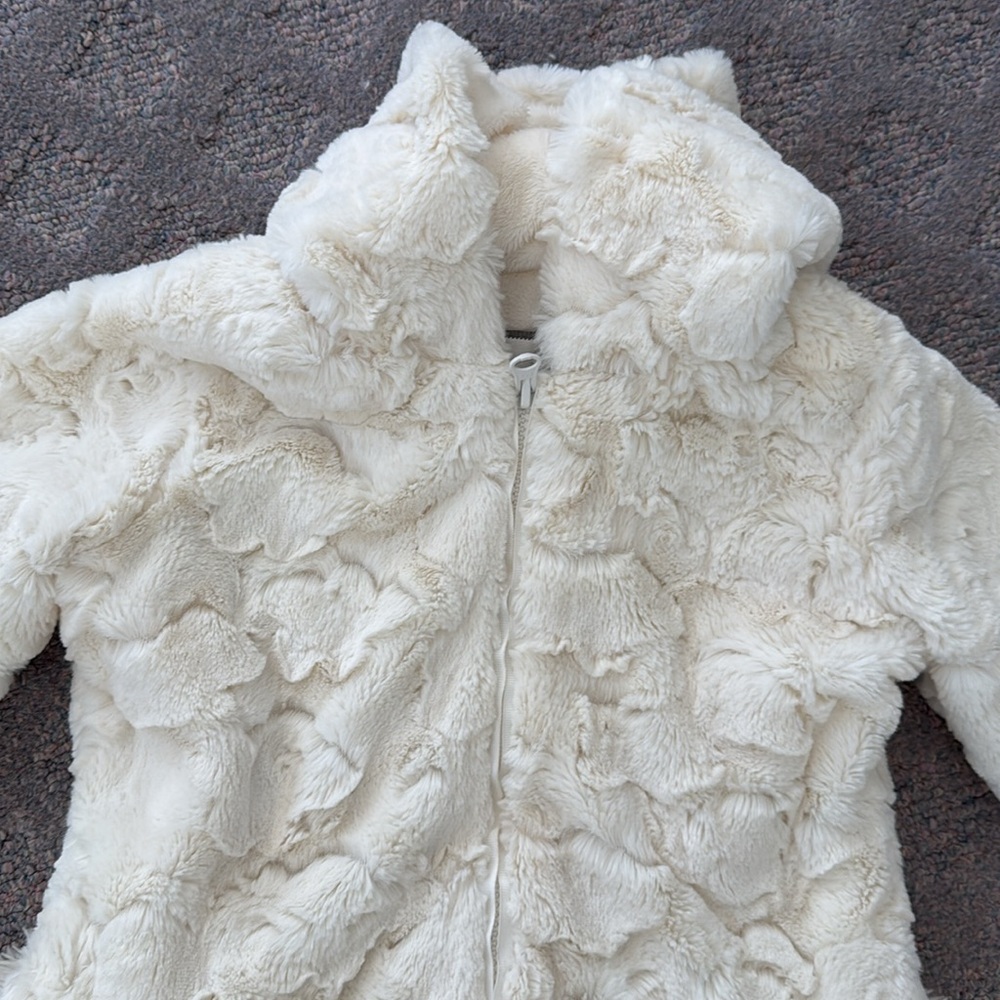 Furry jacket - Picture 2 of 2
